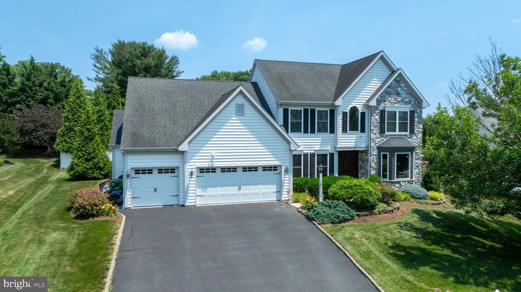 Photo of 709 Landmark Circle, Lancaster, PA 17603 (MLS # PALA2052524)