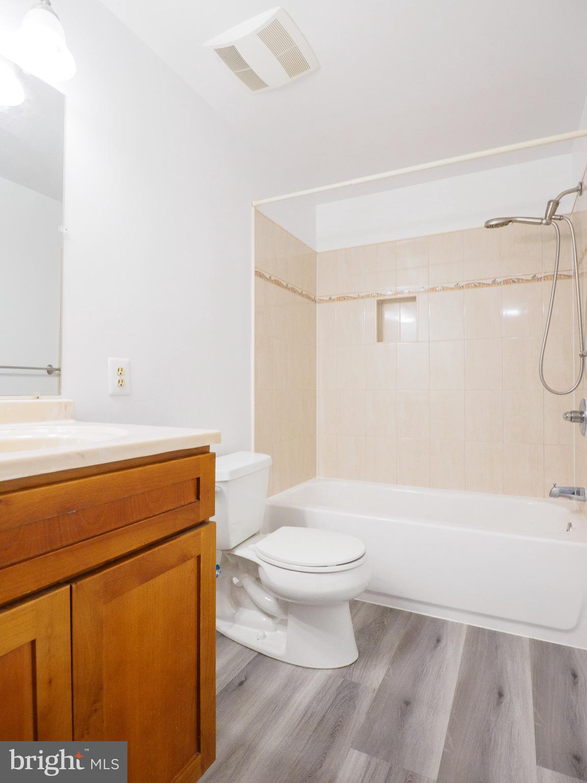 FLINTS GROVE - Residential Lease