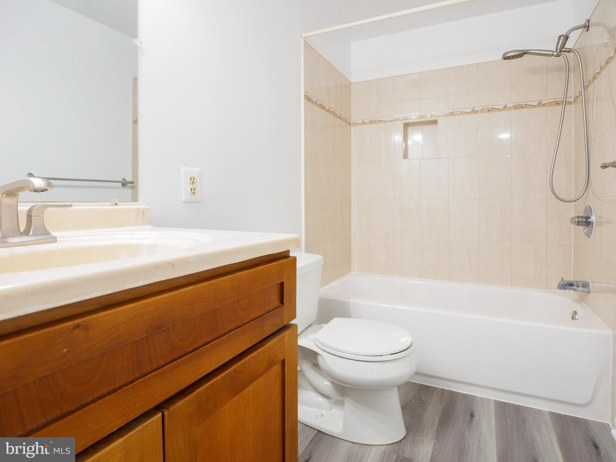 FLINTS GROVE - Residential Lease