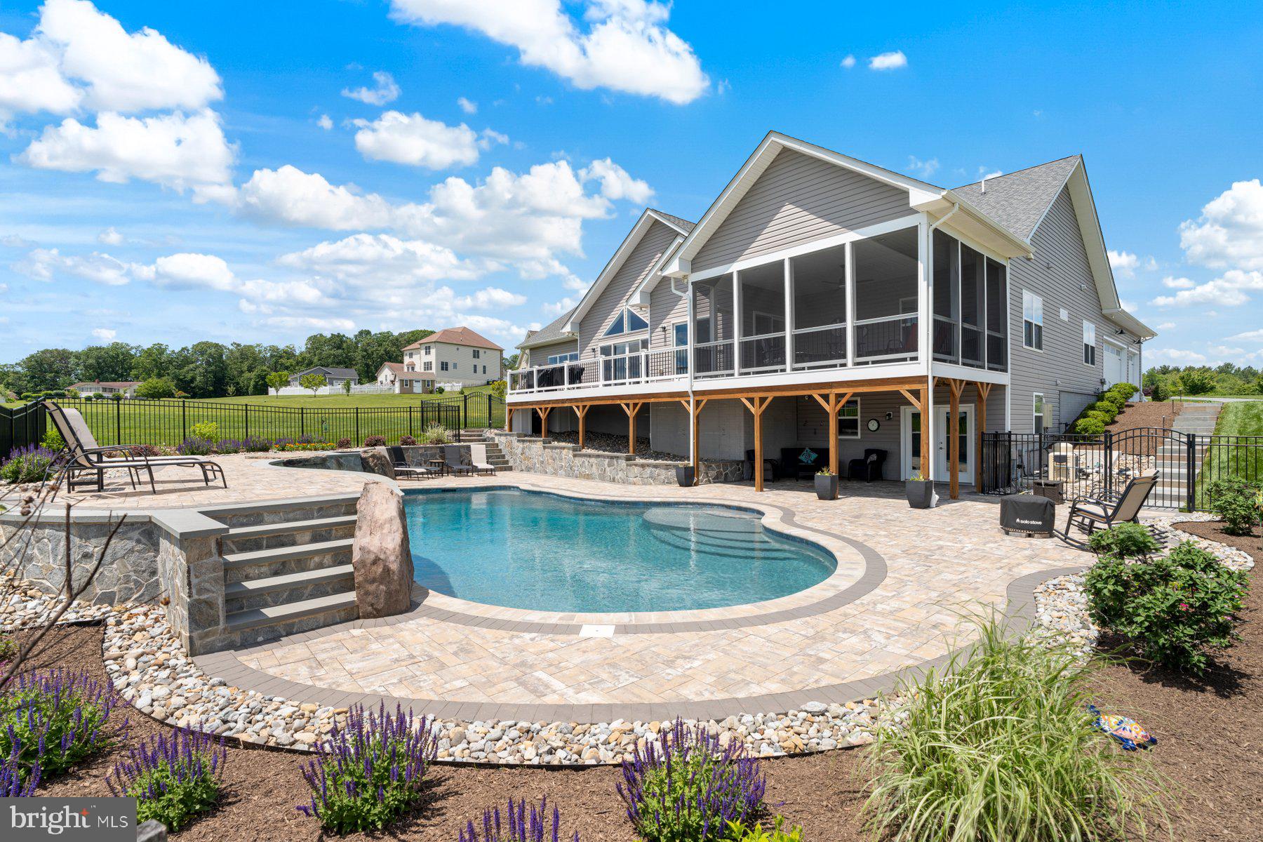 2607 GARSTLYNN COURT