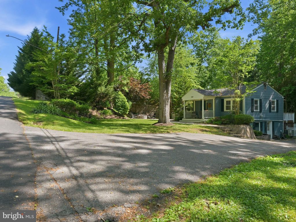 Photo of 7309 Neuman Street, SPRINGFIELD, VA 22150 (MLS # VAFX2311378)