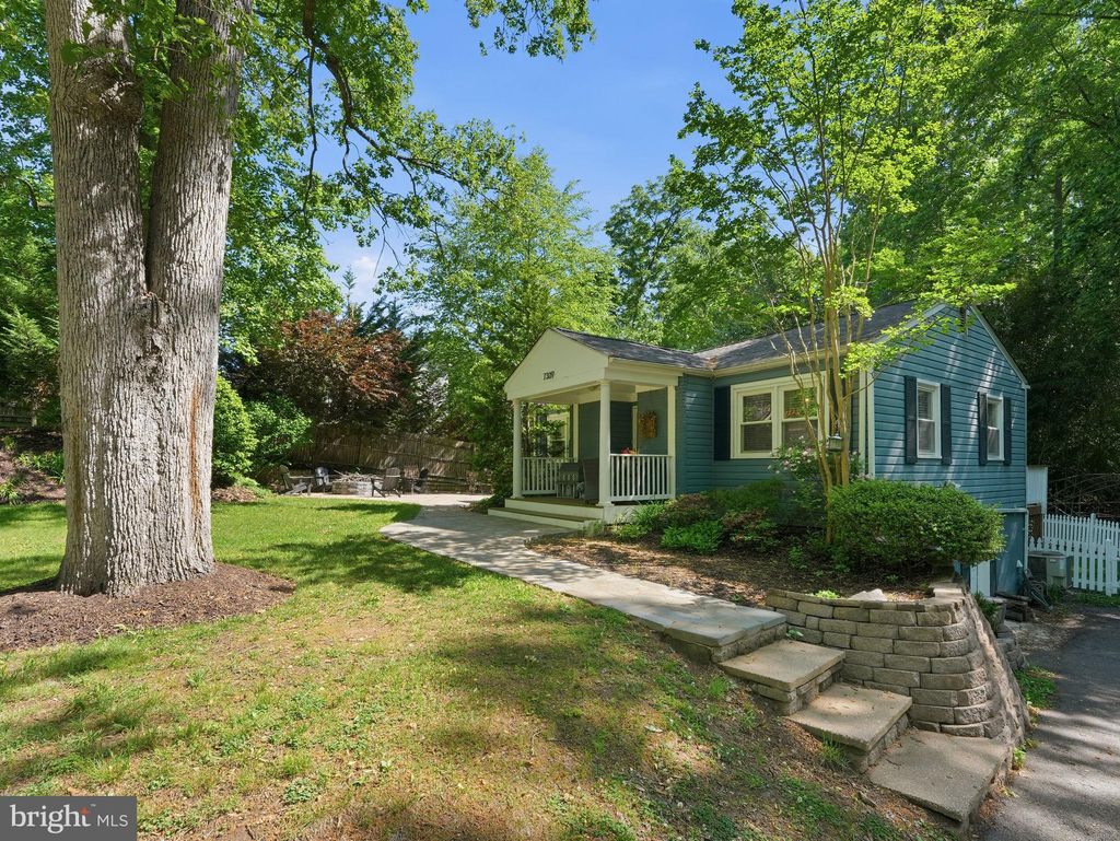 Photo of 7309 Neuman Street, SPRINGFIELD, VA 22150 (MLS # VAFX2311378)