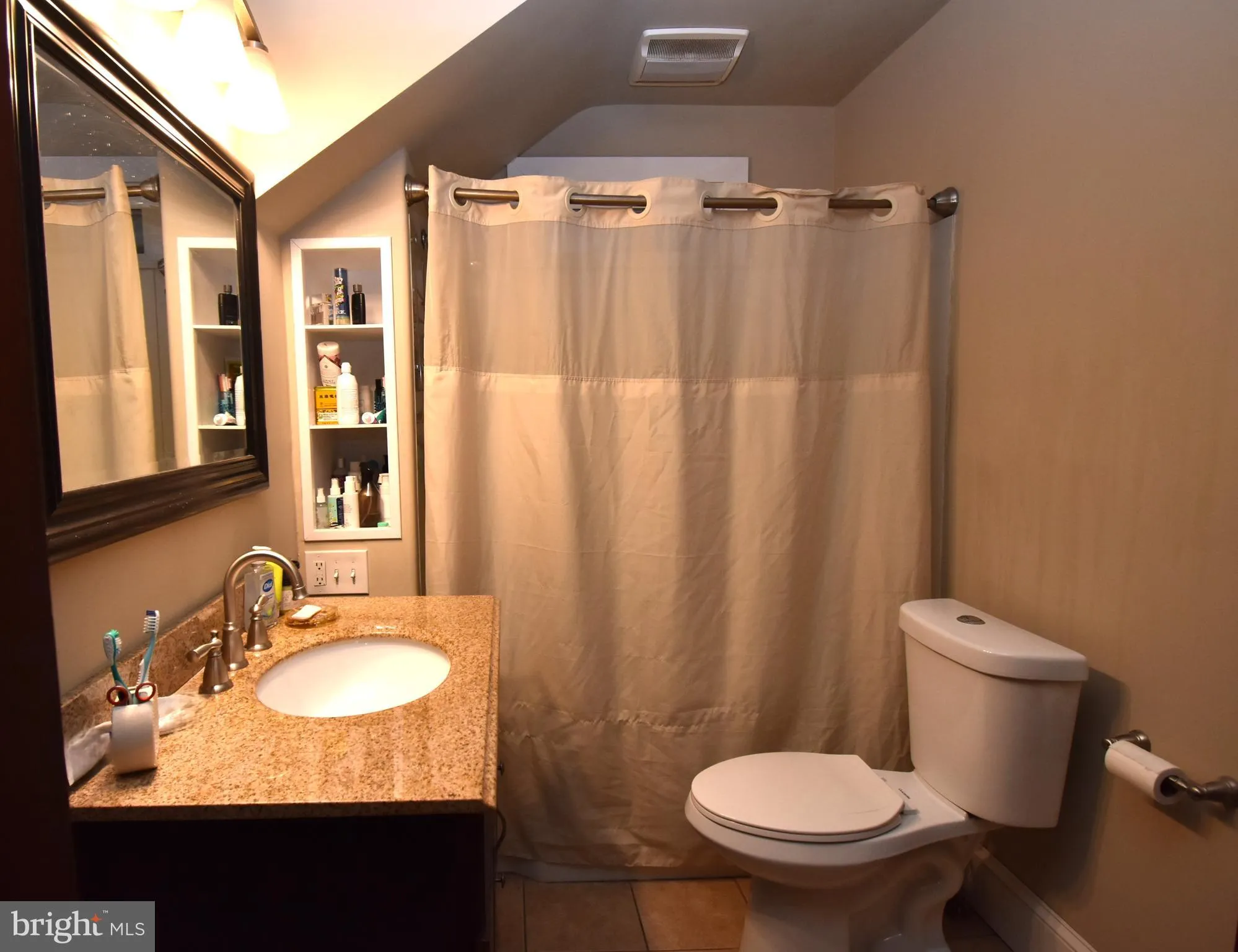 Lititz, Pennsylvania 17543, United States, 3 Bedrooms Bedrooms, ,1 BathroomBathrooms,Residential,Pending,89425