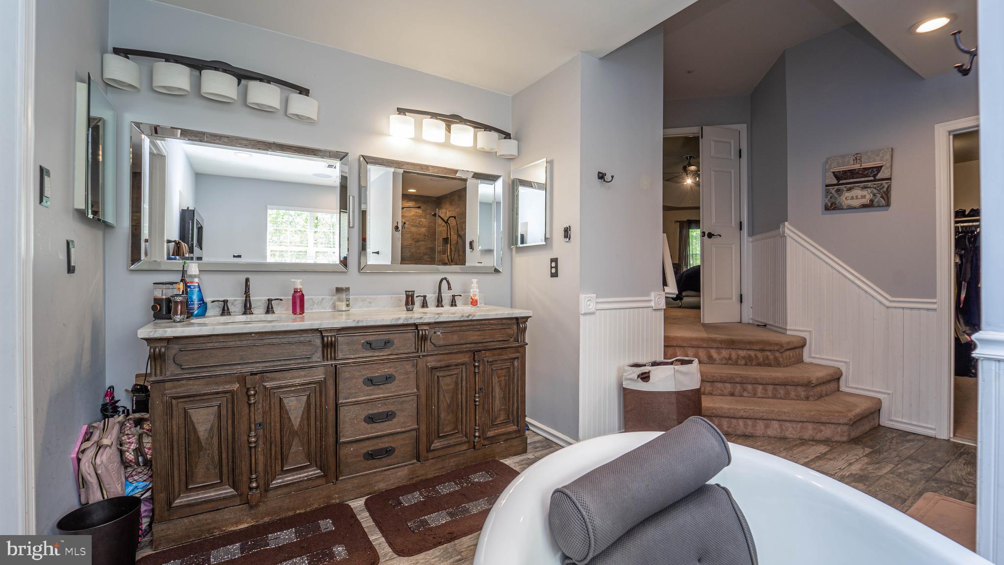 FARMINGTON WOODS - Residential