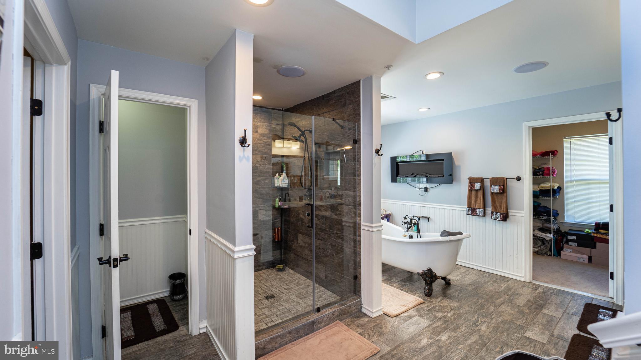 FARMINGTON WOODS - Residential