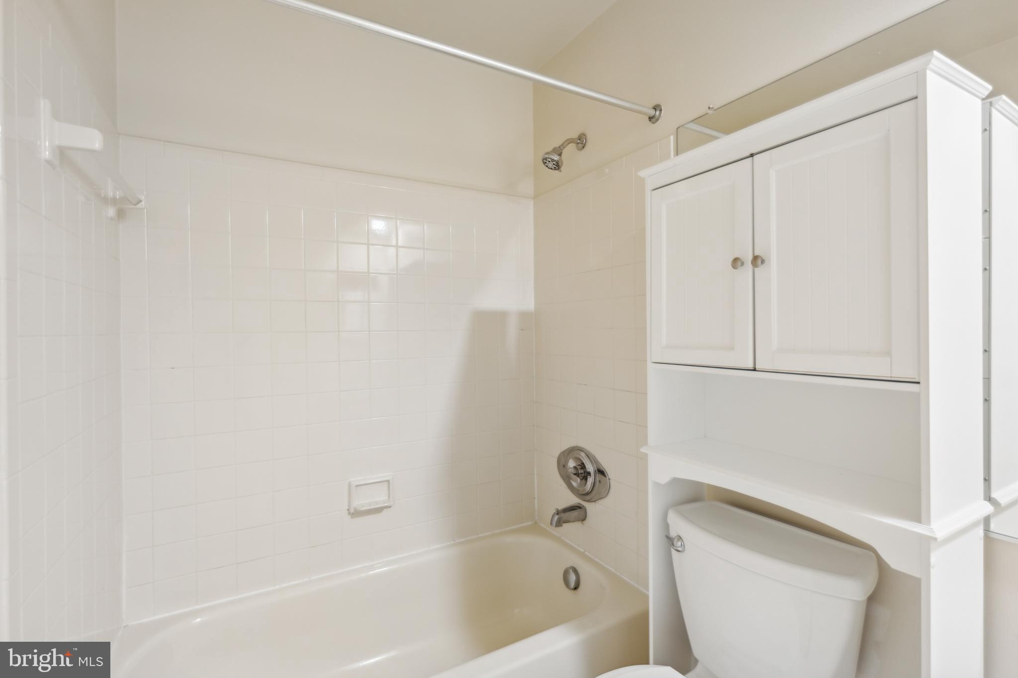 LANDSDOWNE - Residential Lease