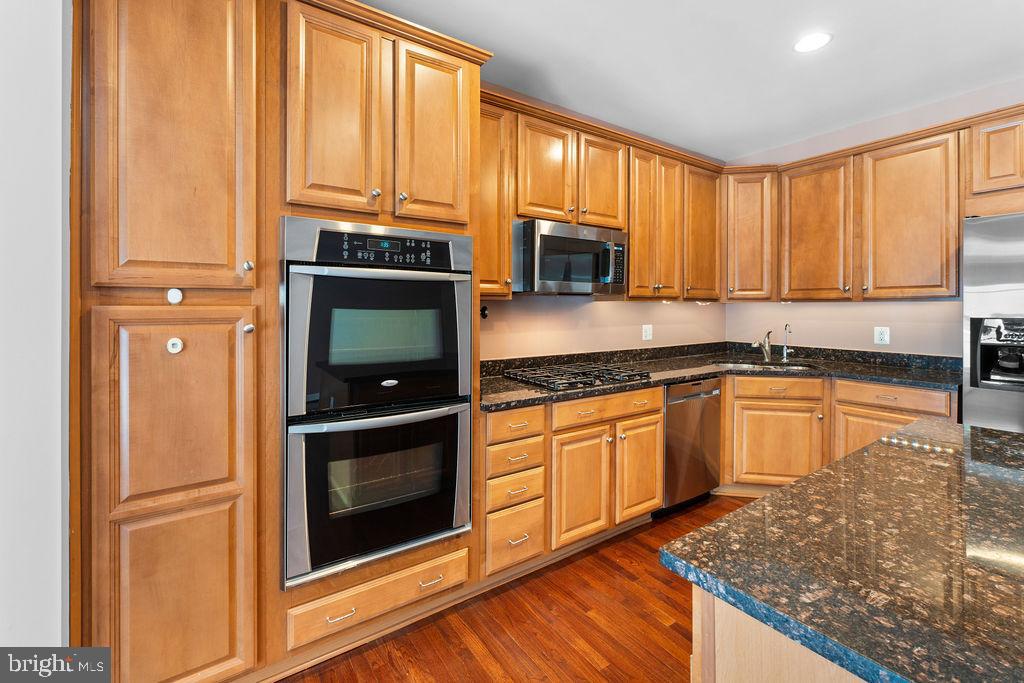 MONTGOMERY WHITE OAK - Residential