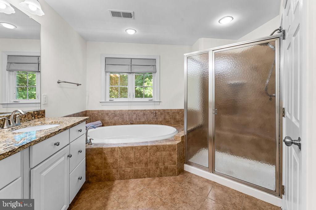 MONTGOMERY WHITE OAK - Residential