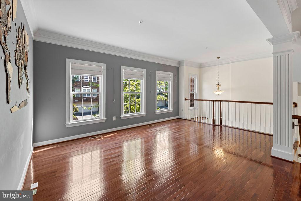 MONTGOMERY WHITE OAK - Residential