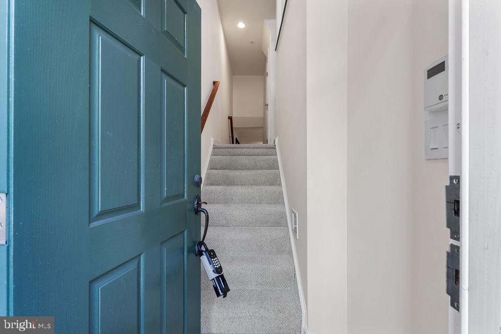 MONTGOMERY WHITE OAK - Residential
