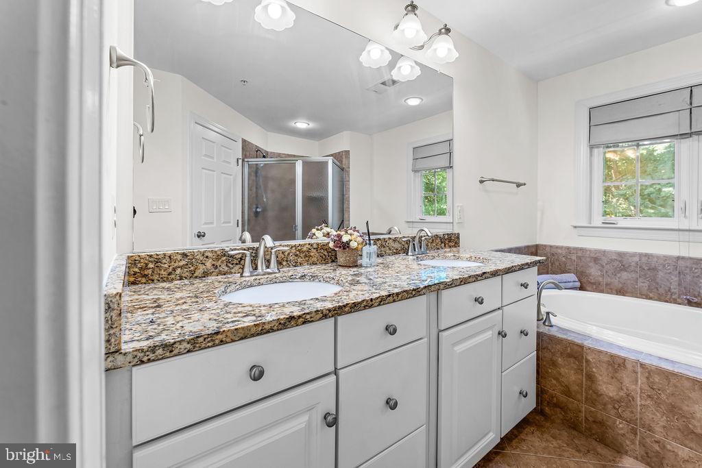 MONTGOMERY WHITE OAK - Residential