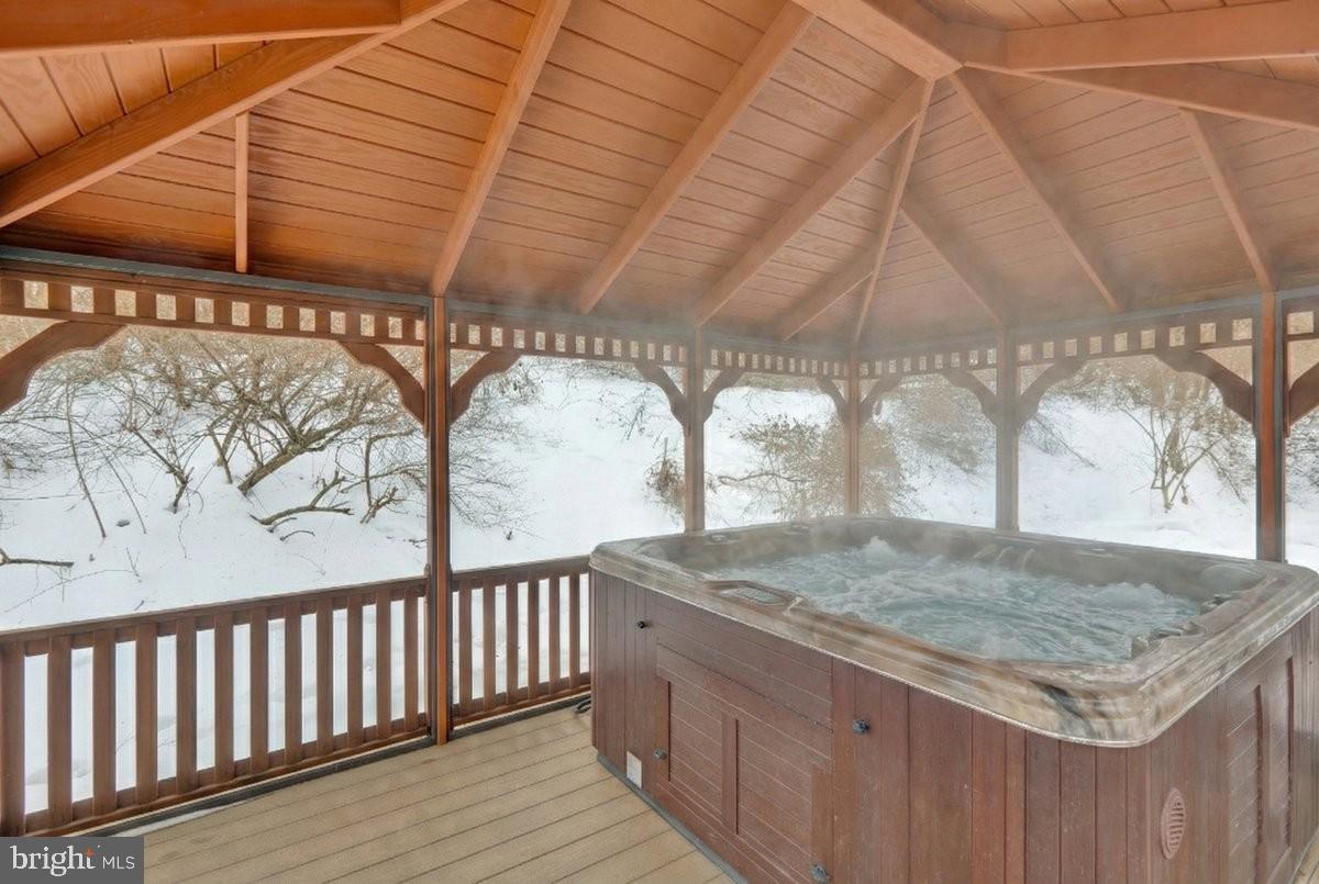 841 SLEEPY HOLLOW DRIVE