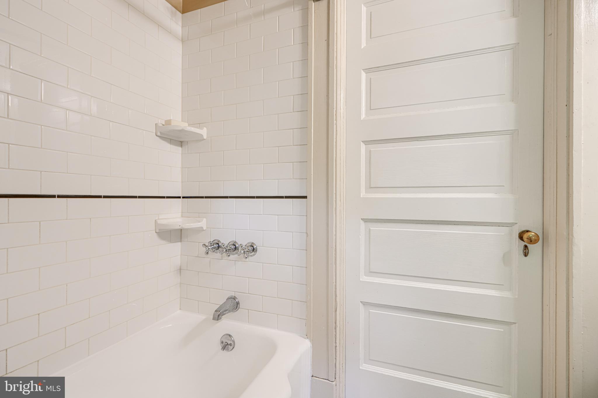 ROLAND PARK - Residential