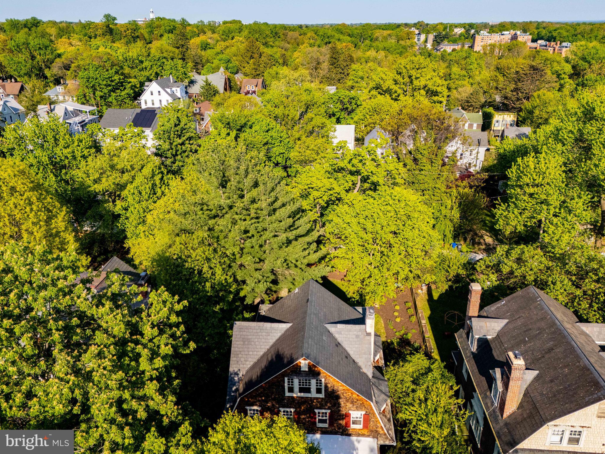ROLAND PARK - Residential