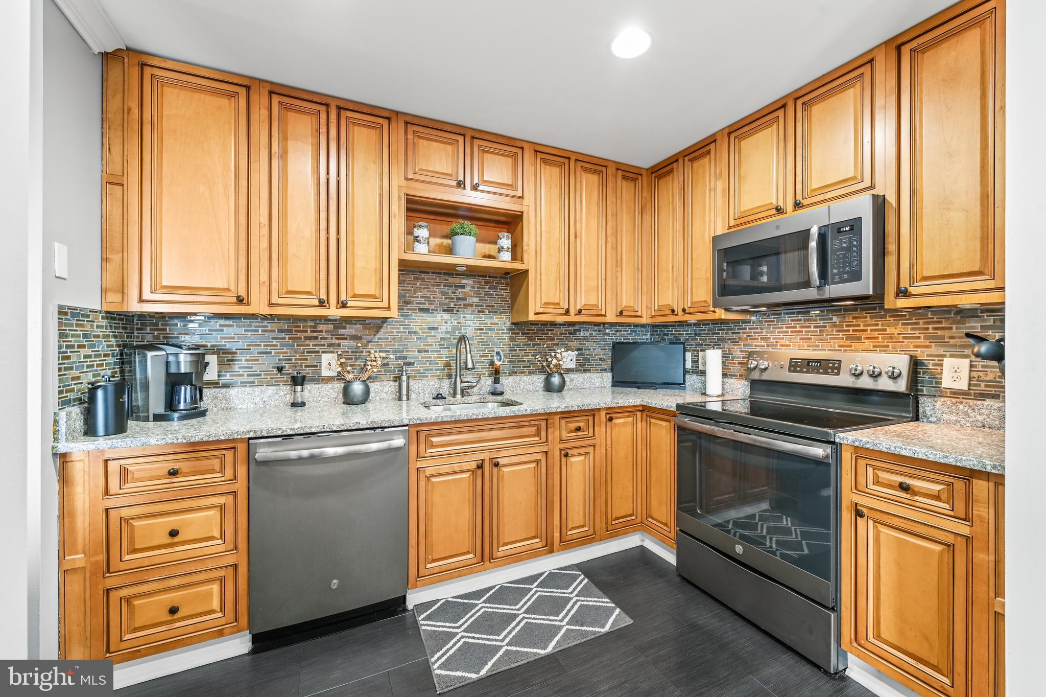 CANTON WATERFRONT - Residential