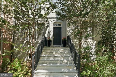 Photo of 1463 Evans Farm Drive, MCLEAN, VA 22101 (MLS # VAFX2304980)