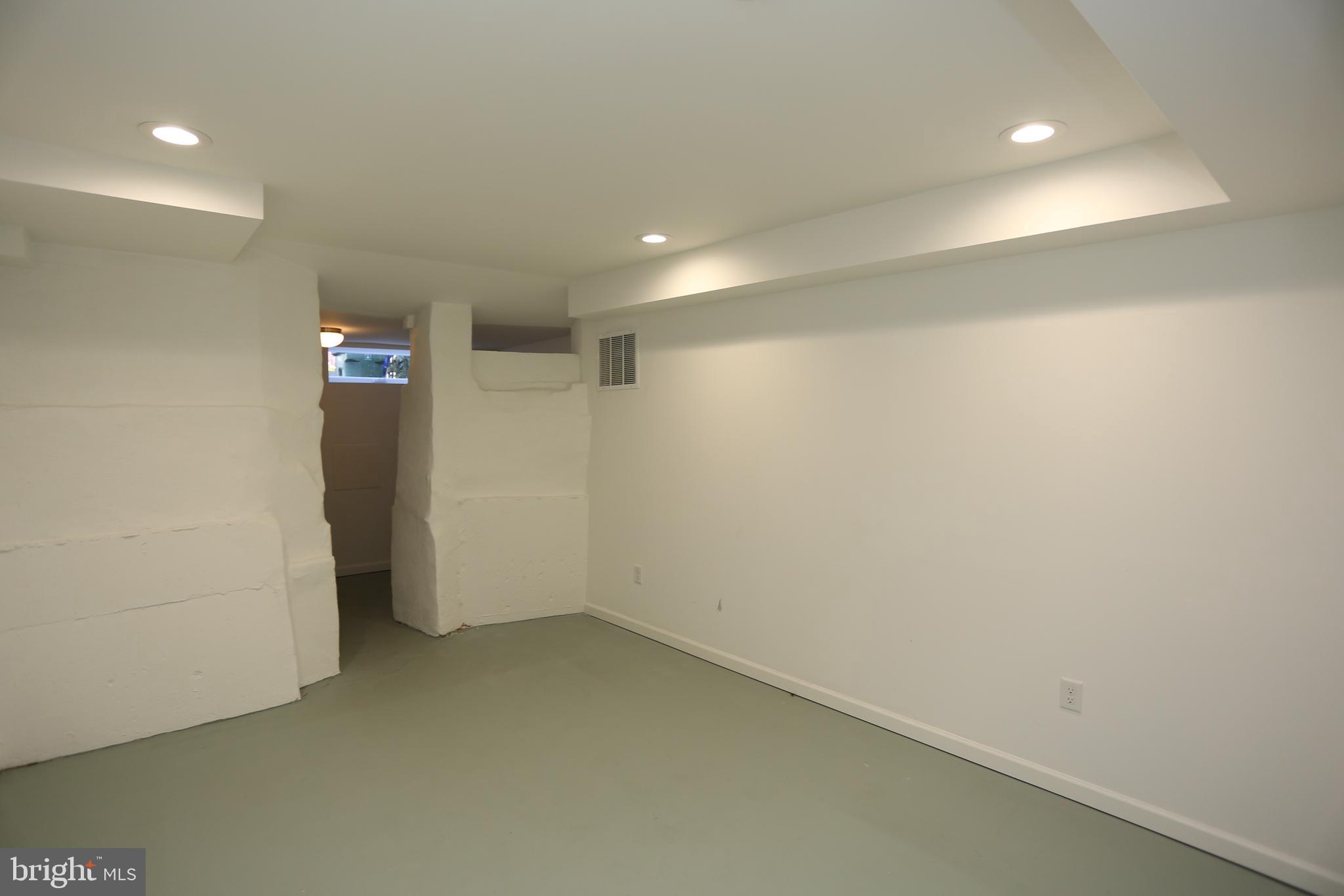 HAMPDEN HISTORIC DISTRICT - Residential Lease