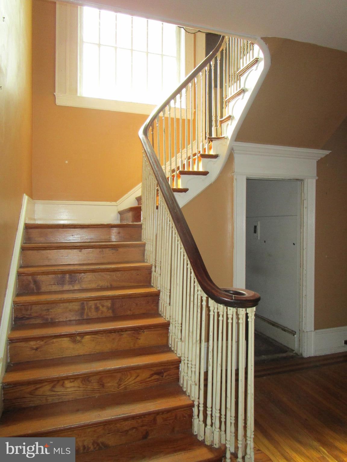 NORRISTOWN - Residential