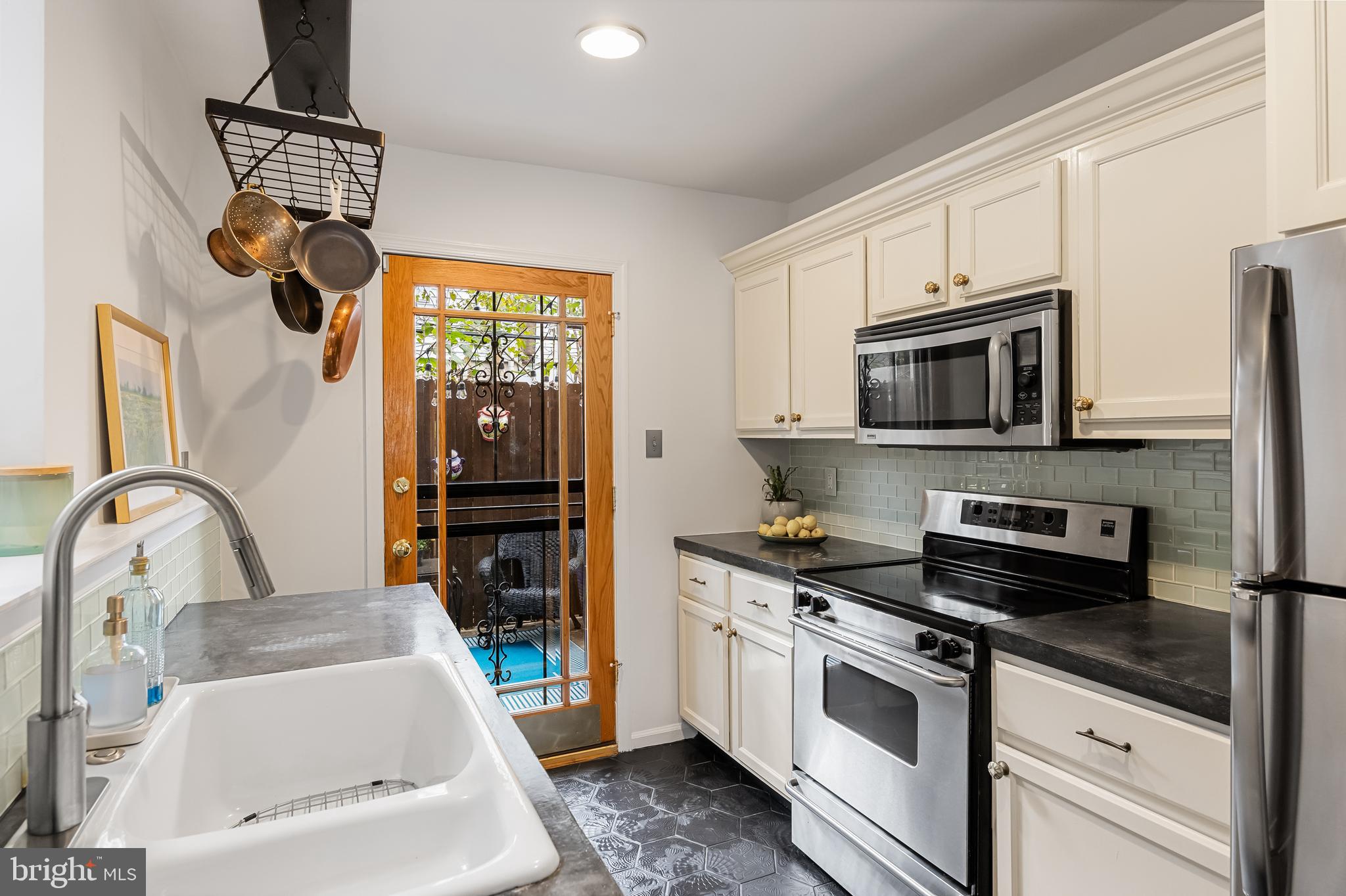 POINT BREEZE - Residential