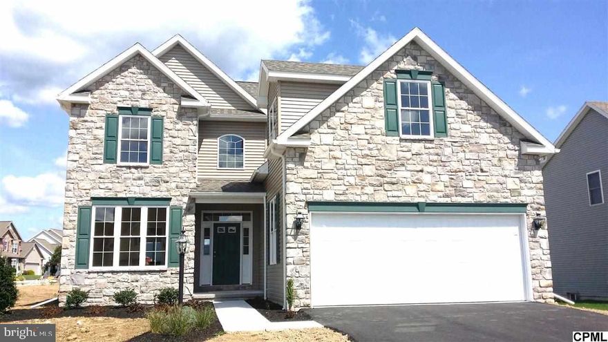 Move right into this brand new home built by McGraw Construction. You'll have plenty of space in this 5 bedroom, 3 full bath home. Home features an open floor plan and kitchen with corian counter tops and separate breakfast area. Hardwood floors in foyer, dining room and kitchen/breakfast area. Ceramic tile flooring in baths . Home is situated on a large corner lot.