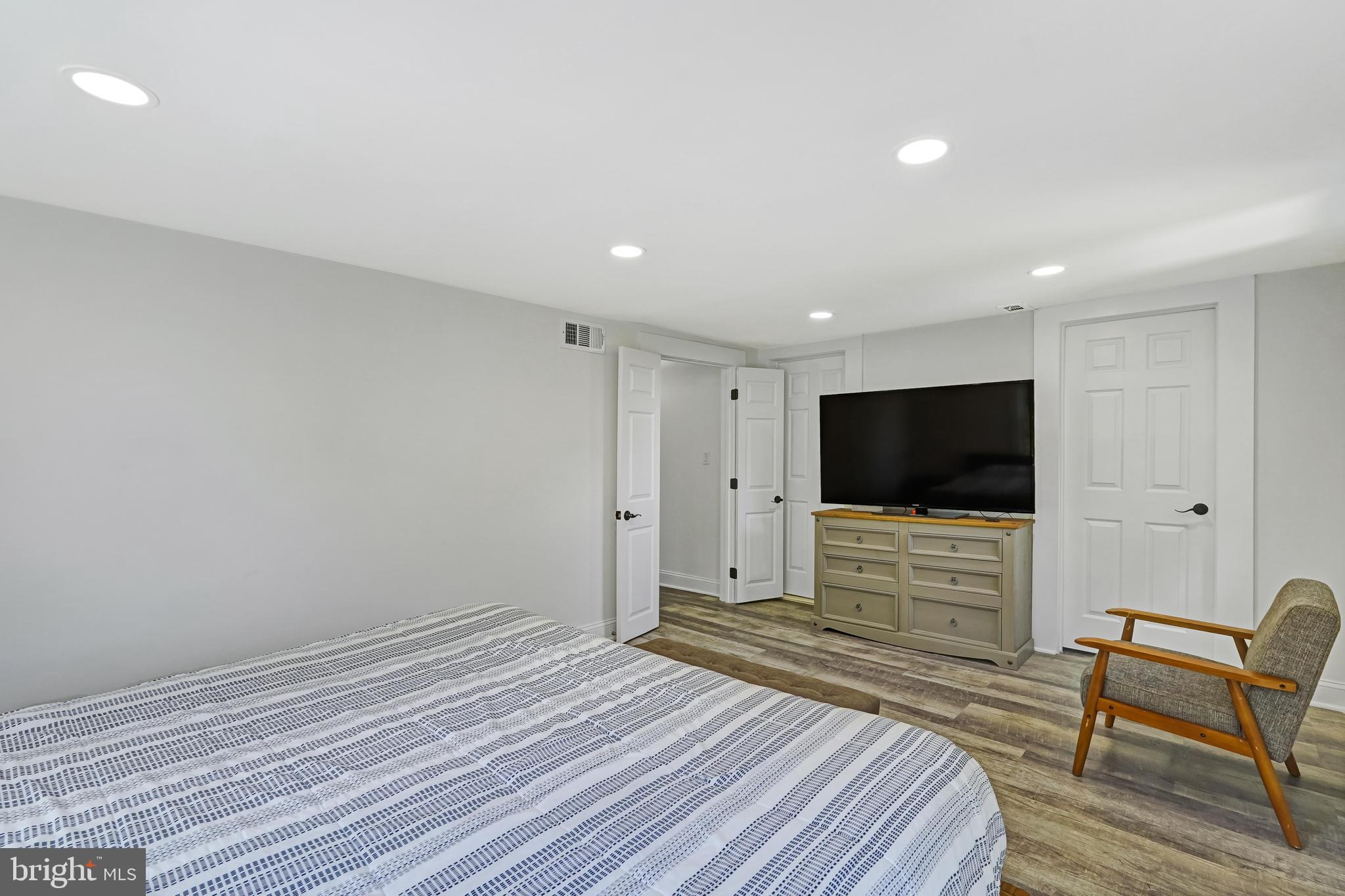 DAMASCUS OUTSIDE - Residential