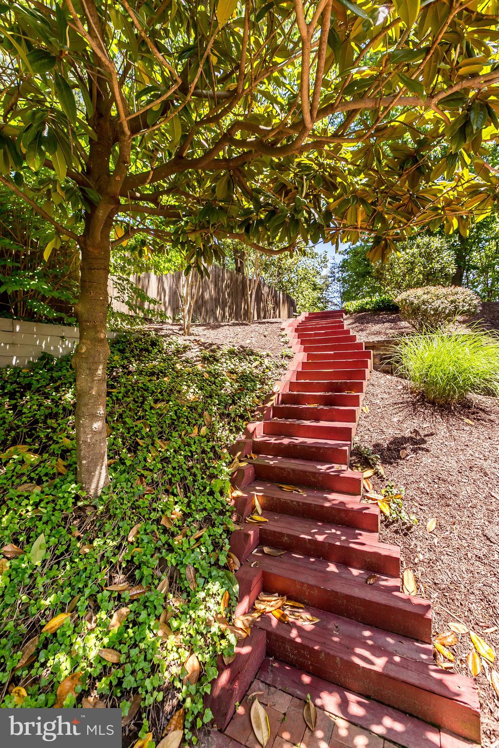 VALLEY STREAM ESTATES - Residential