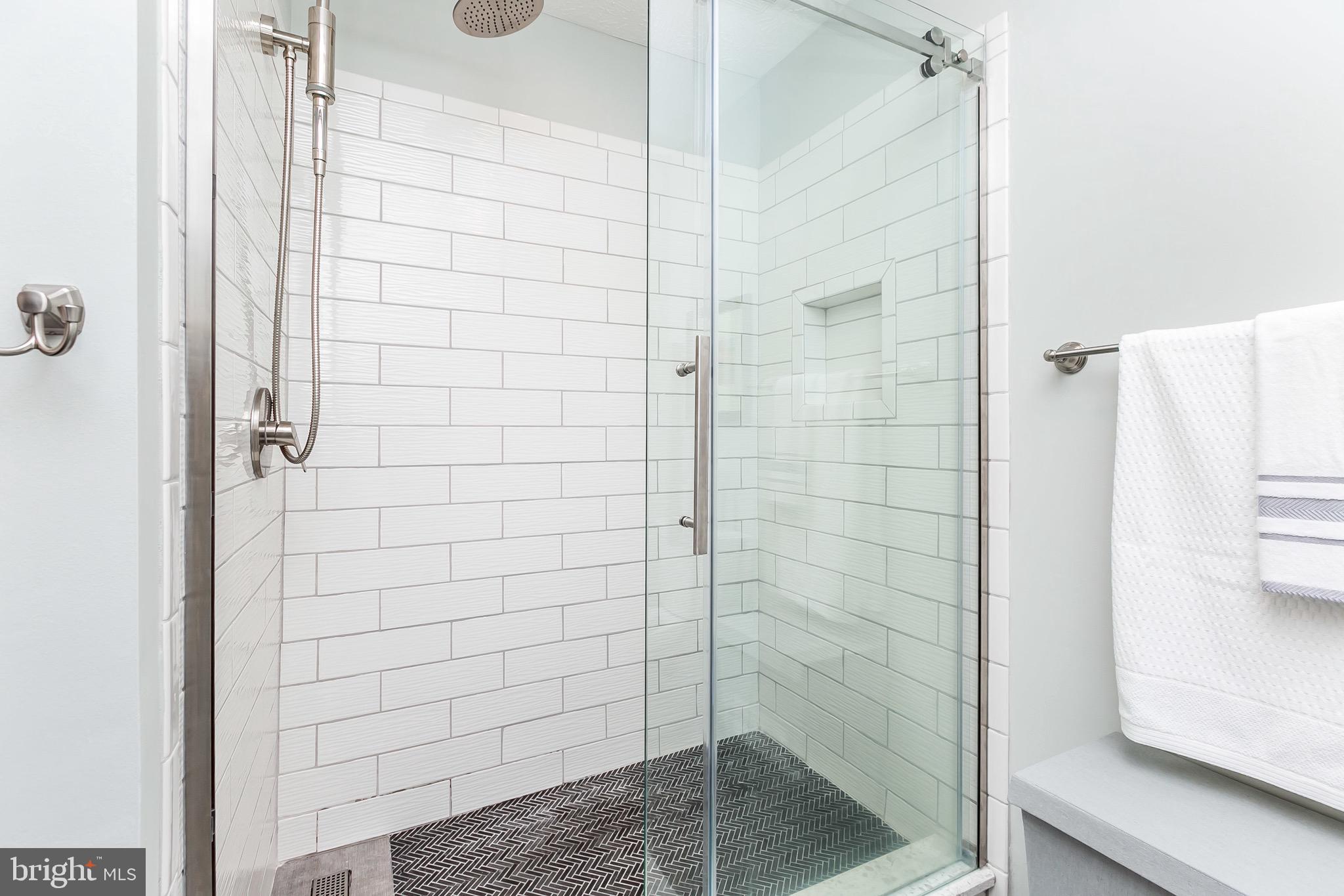 VALLEY STREAM ESTATES - Residential