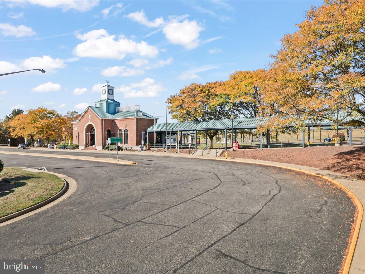 SUMMERHOUSE CONDO - Residential