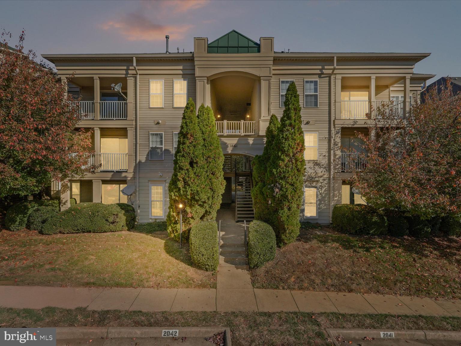 SUMMERHOUSE CONDO - Residential