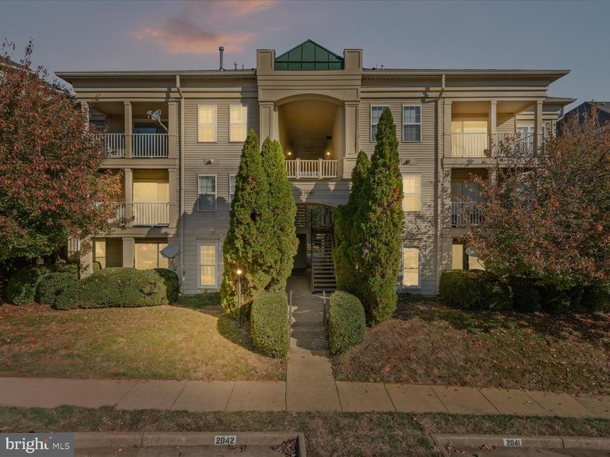 Be in your new home in time for the holidays! This spacious, freshly painted 2 bedroom, 2 bath main-level condo blends comfort, convenience, and modern living. An open floorplan welcomes you with a bright family room, dining area, and an open kitchen with a breakfast bar, perfect for meal prep, conversation, or entertaining. Newer windows bring in abundant natural light while helping with energy efficiency. Step outside to your private patio, ideal spot for morning coffee, working from home outdoors, or relaxing at the end of the day.
The primary bedroom includes a generous walk-in closet and ensuite bath, while the secondary bedroom works beautifully as a guest room, nursery, or home office. Fresh paint throughout gives the entire home a clean, move-in-ready feel.
The Summerhouse community is known for its well-maintained grounds, playgrounds, and ample parking, and it’s professionally managed for low-maintenance living. Commuters love this location—just off I-95, minutes to Route 1, VRE, commuter lots, bus routes, Pentagon, DC, Quantico, and Fort Belvoir. Enjoy quick access to Stonebridge Town Center, Wegmans, Potomac Mills, shopping, dining, and entertainment.
Whether you’re a first-time buyer, downsizing, or searching for a smart investment, this condo offers affordability, lifestyle, and proximity to everything Woodbridge has to offer. Come see why buyers love Summerhouse—schedule your showing today!