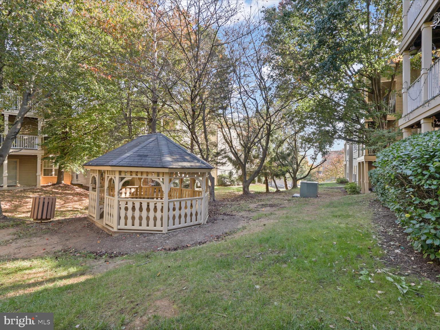 SUMMERHOUSE CONDO - Residential