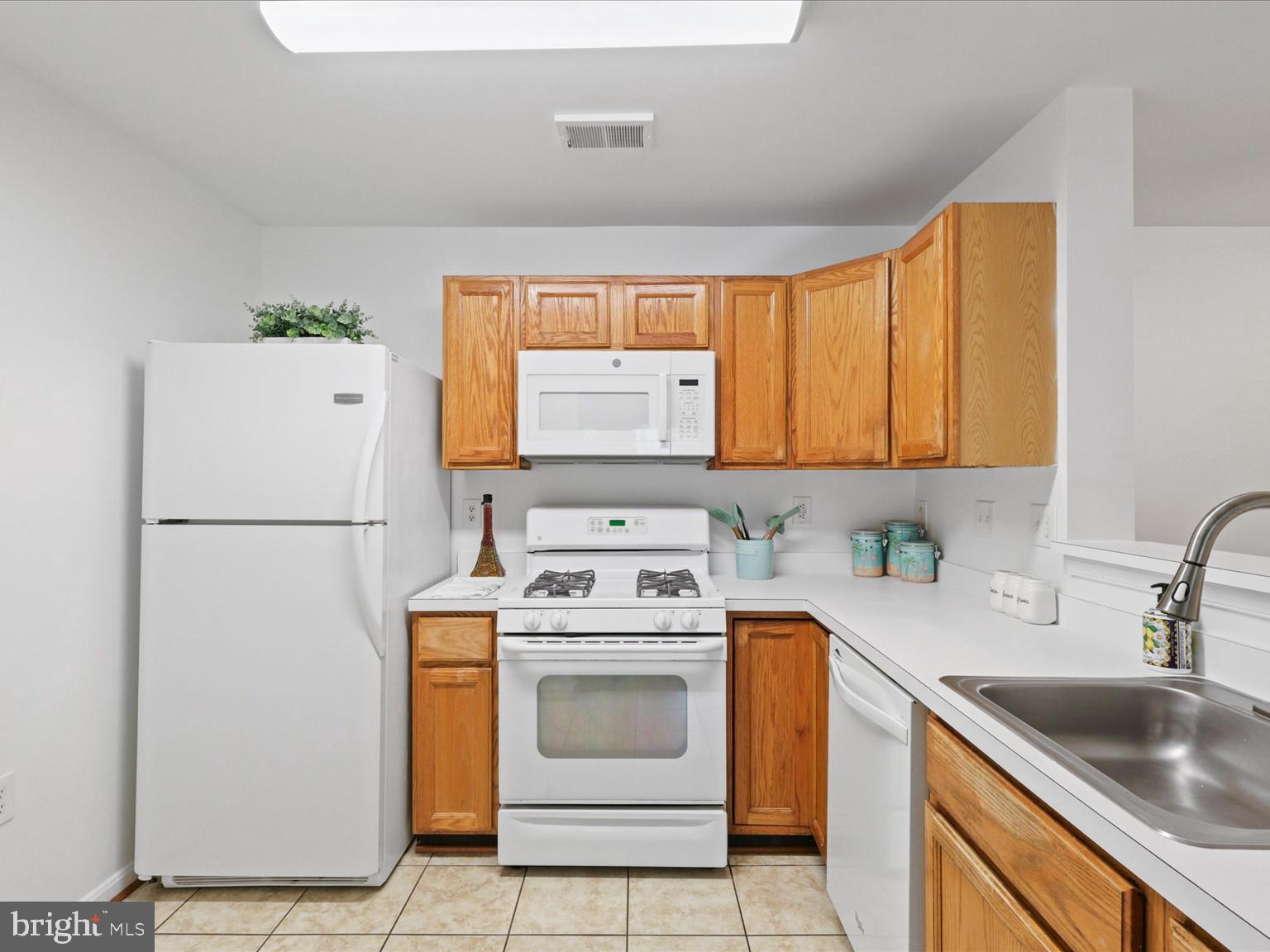 SUMMERHOUSE CONDO - Residential