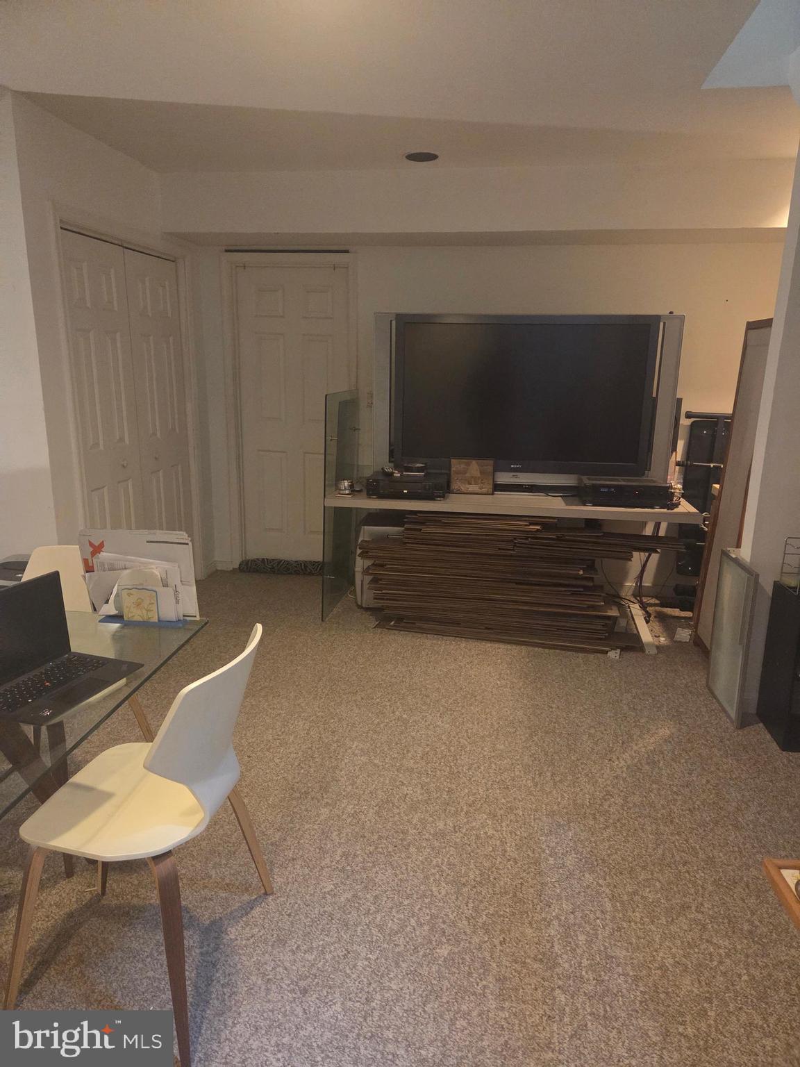 BURNHAM HILLS - Residential Lease