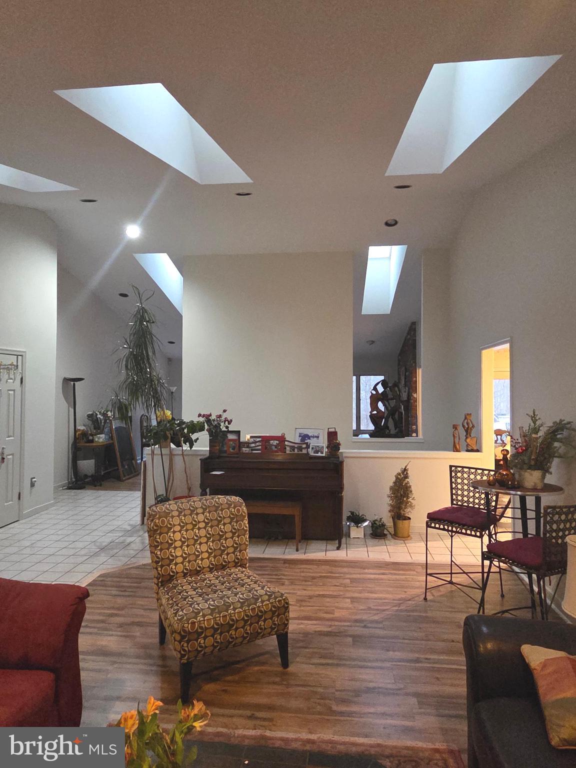 BURNHAM HILLS - Residential Lease