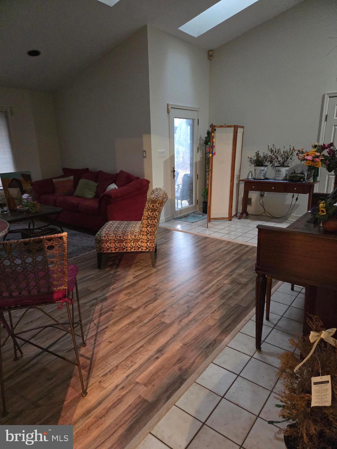 BURNHAM HILLS - Residential Lease