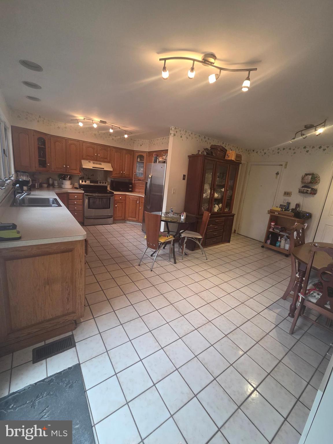 BURNHAM HILLS - Residential Lease