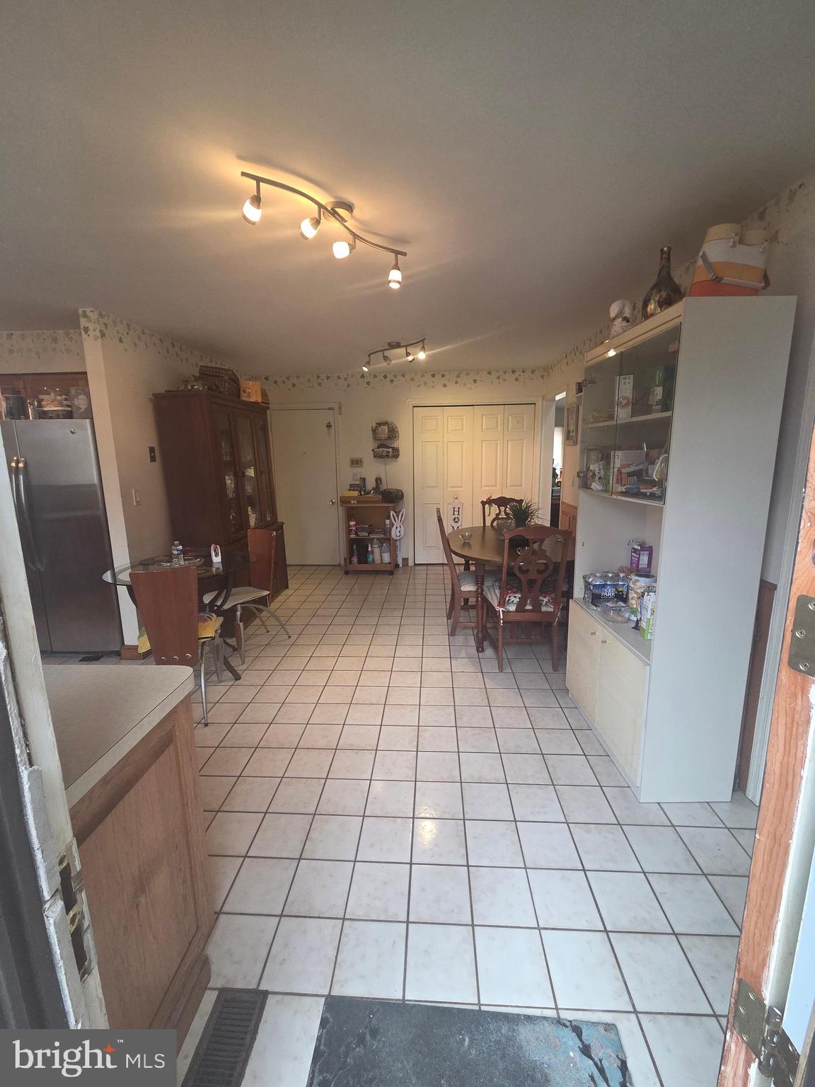 BURNHAM HILLS - Residential Lease