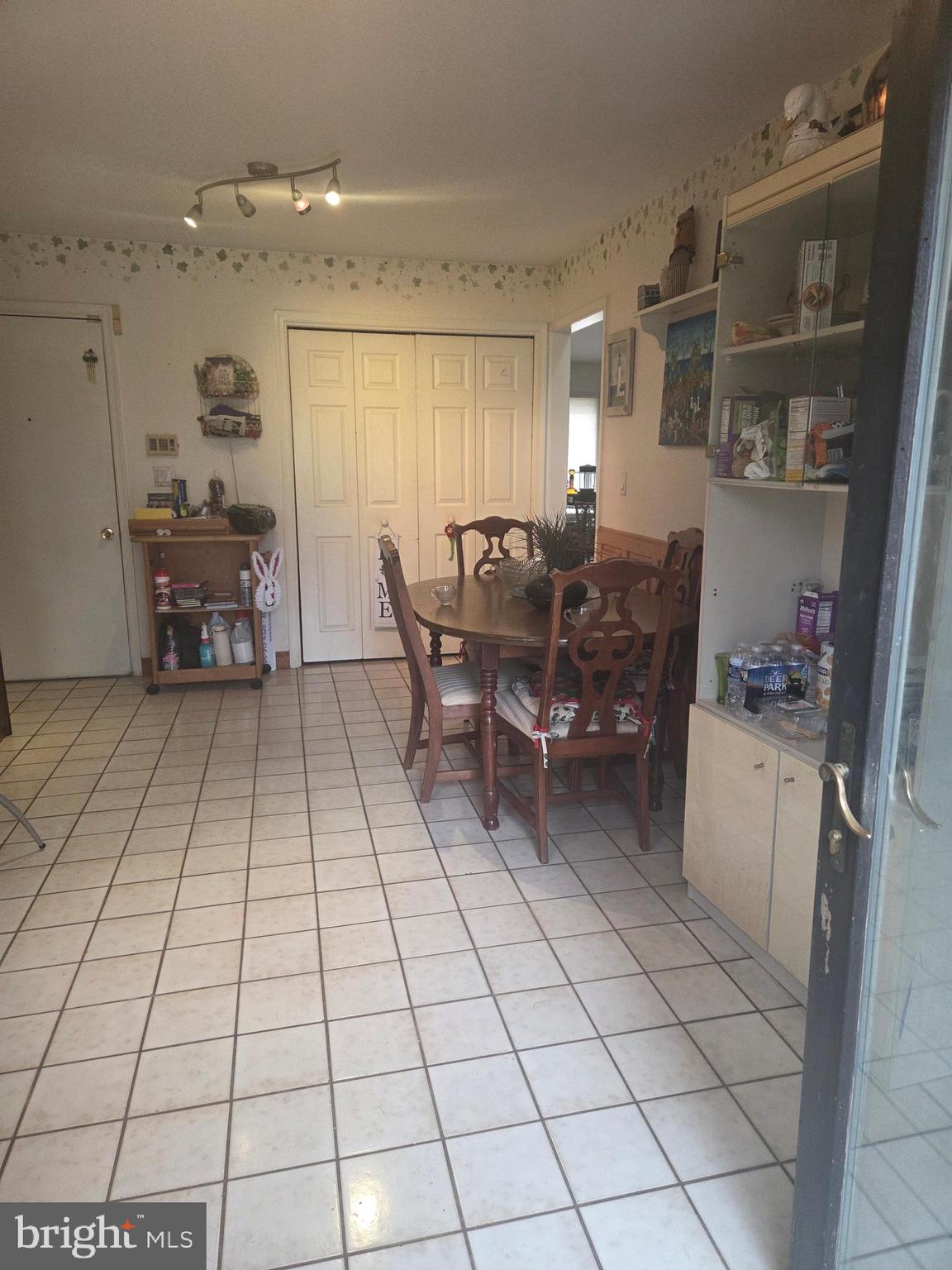 BURNHAM HILLS - Residential Lease