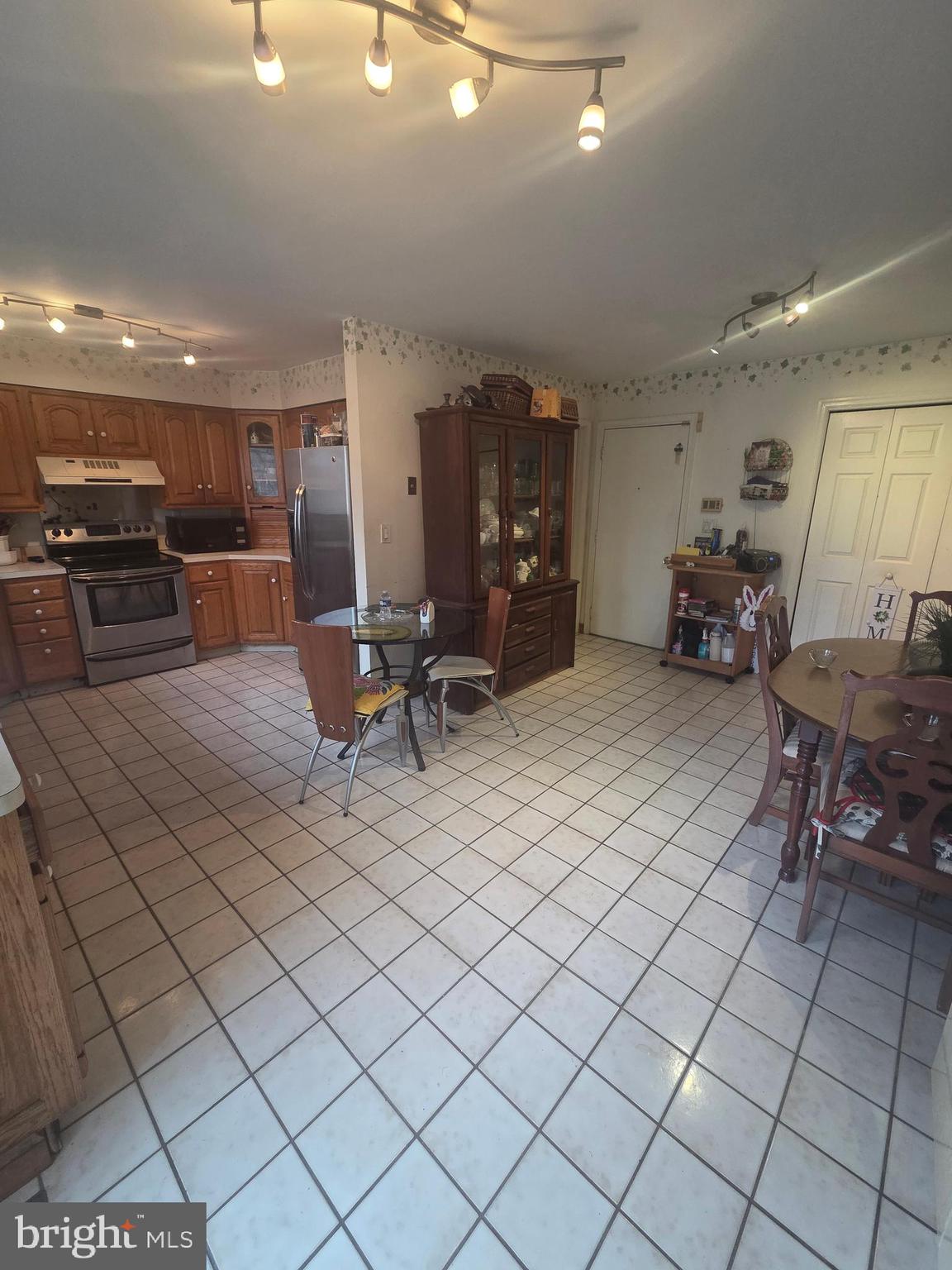 BURNHAM HILLS - Residential Lease