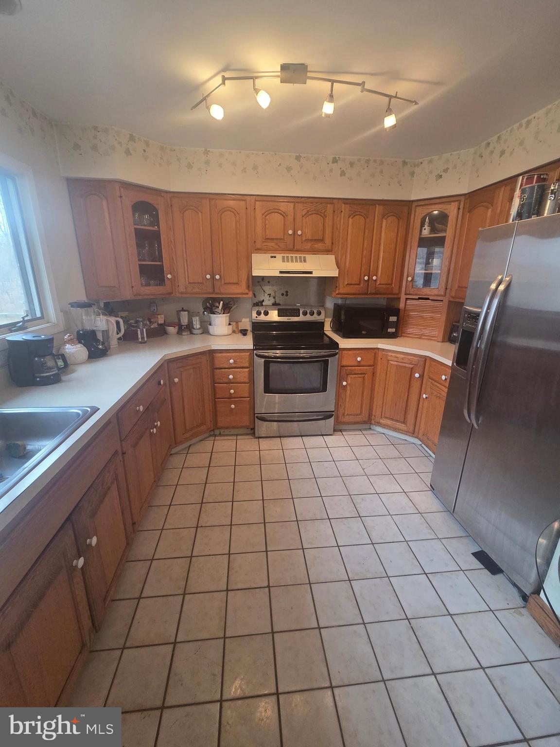 BURNHAM HILLS - Residential Lease