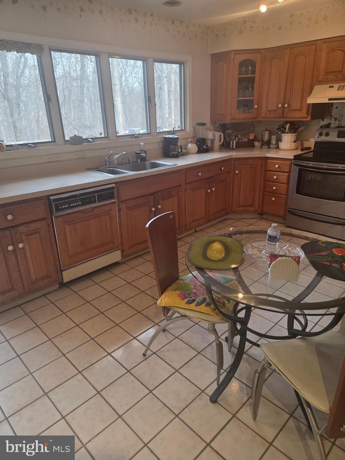 BURNHAM HILLS - Residential Lease