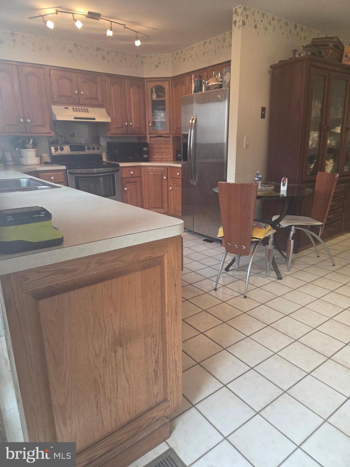 BURNHAM HILLS - Residential Lease