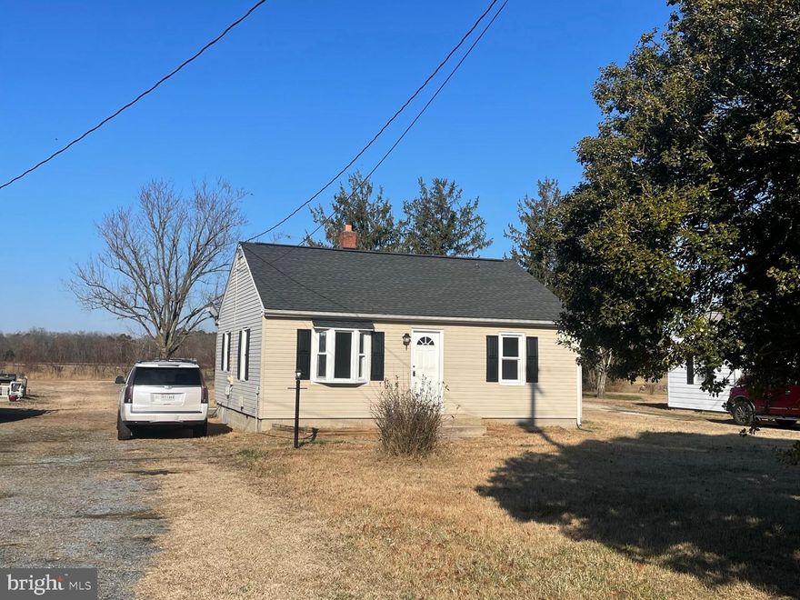 Nice 3 Bedroom 1 bath rental. Tenants must apply online through RentSpree. No Pets, No smoking, 600 min credit score, minimum income requirements, and will need to provide recent pay stubs for income verification. First months, last months, and security deposit due at singing of lease.