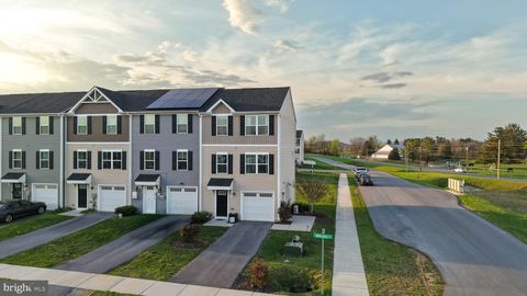 Townhouse For Sale - 10 Norcross Court<br/> MARTINSBURG, WV 25403