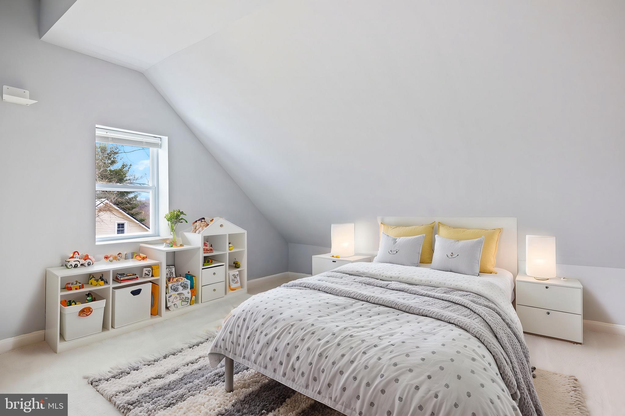 BETWEEN HILLS - Residential