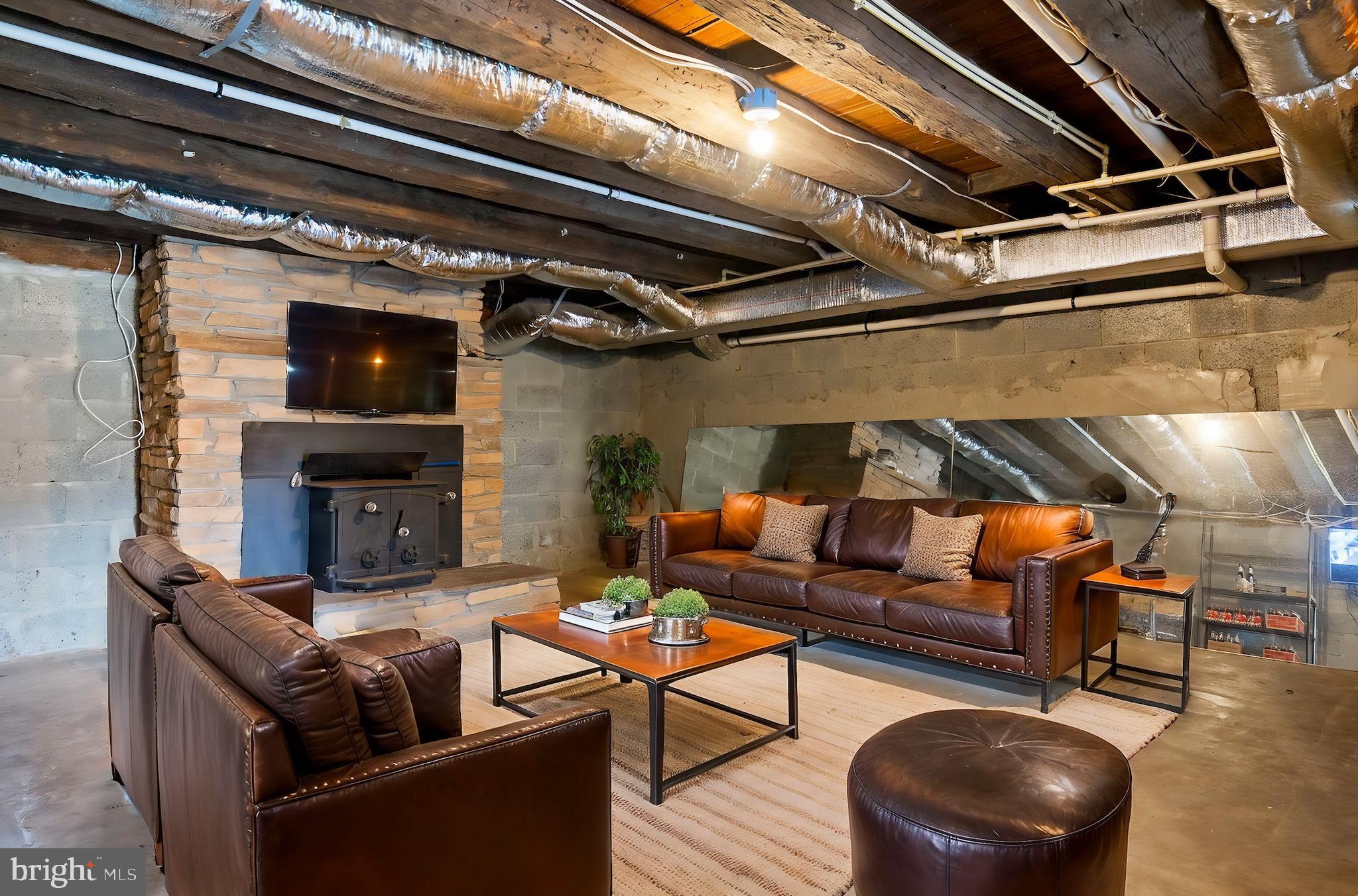 BETWEEN HILLS - Residential