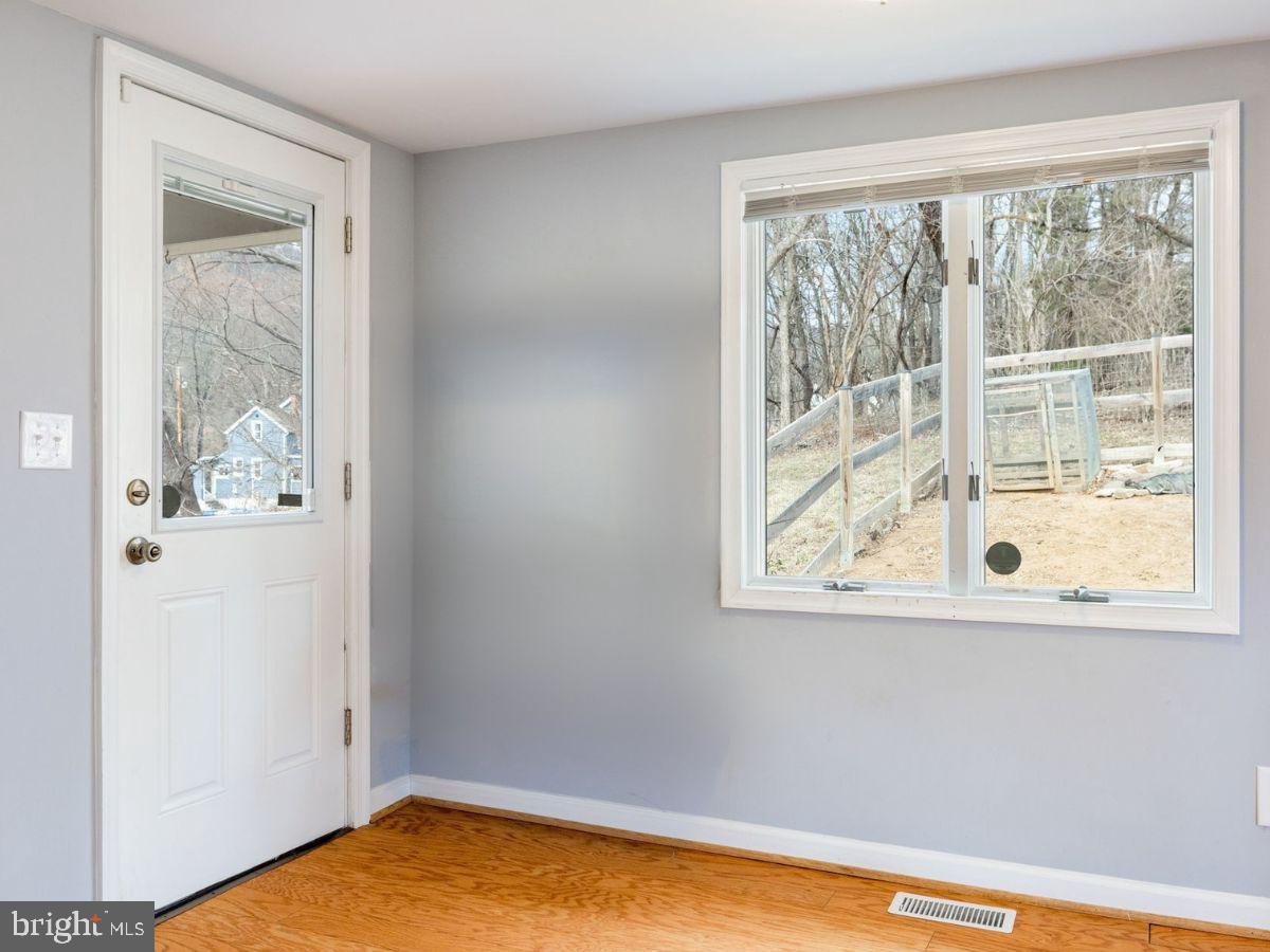 BETWEEN HILLS - Residential