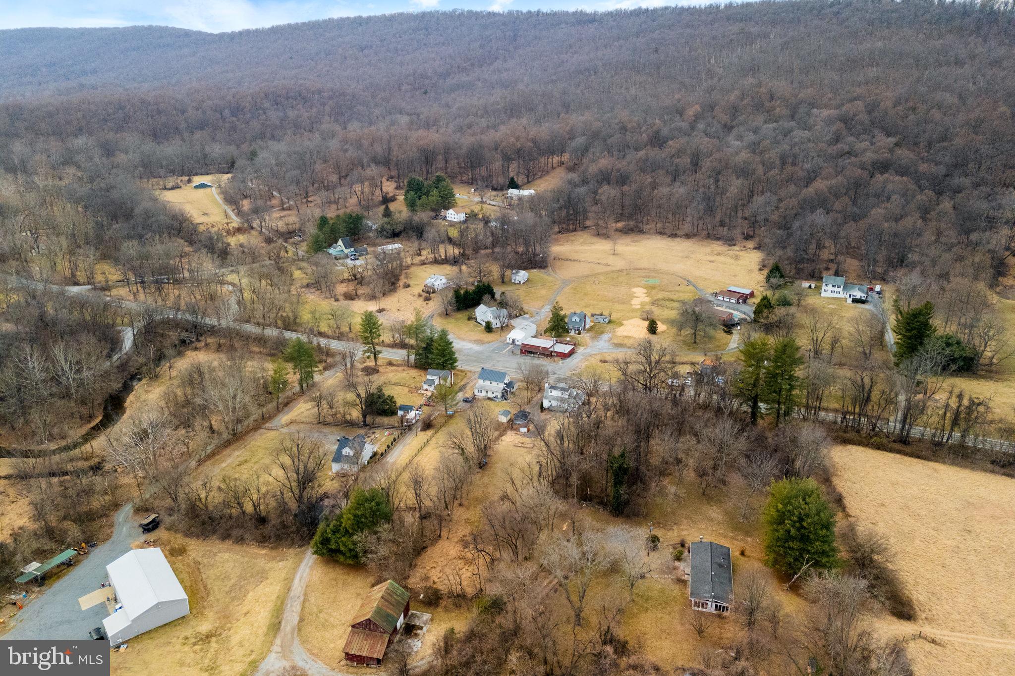 BETWEEN HILLS - Residential