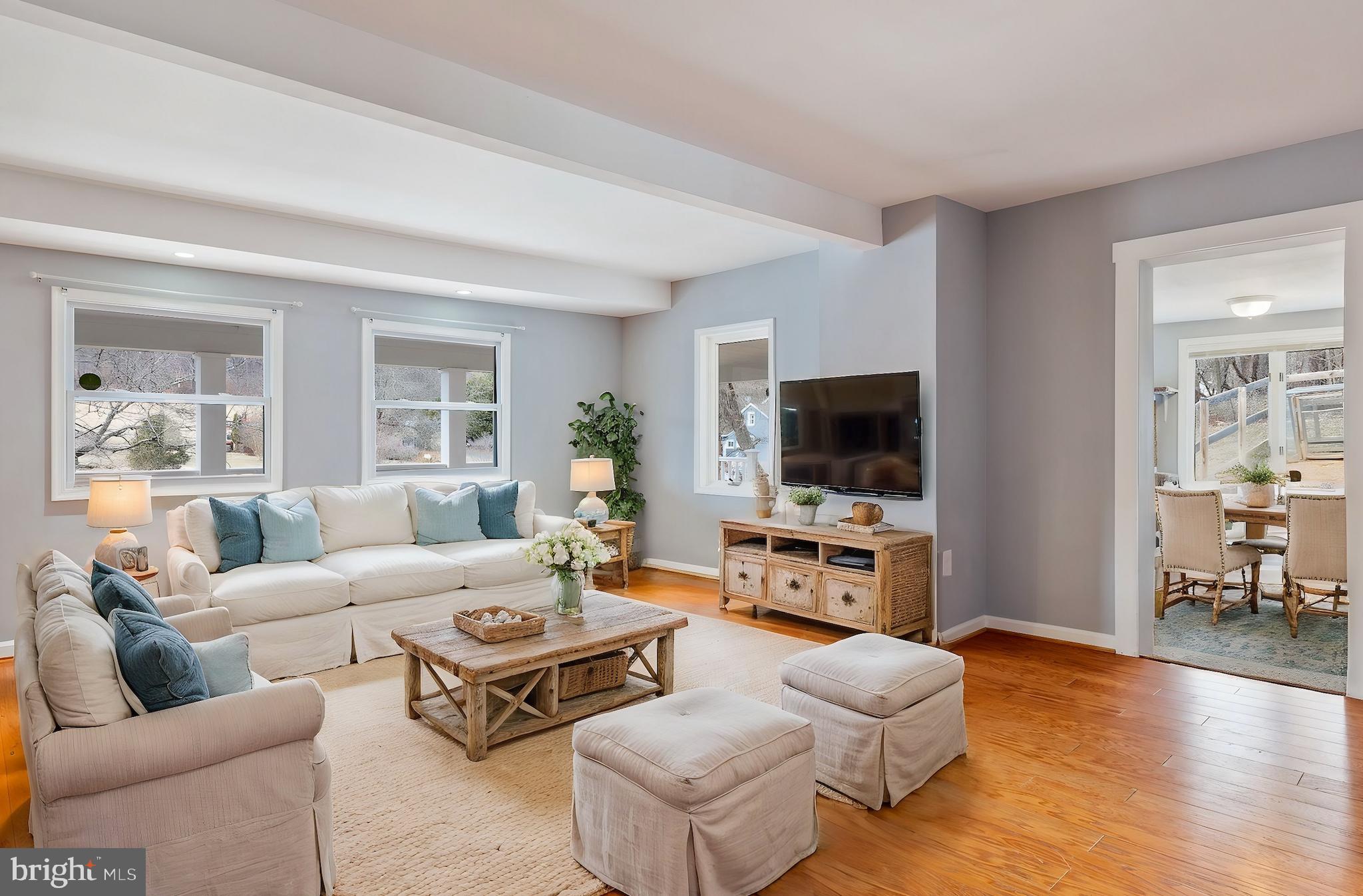 BETWEEN HILLS - Residential