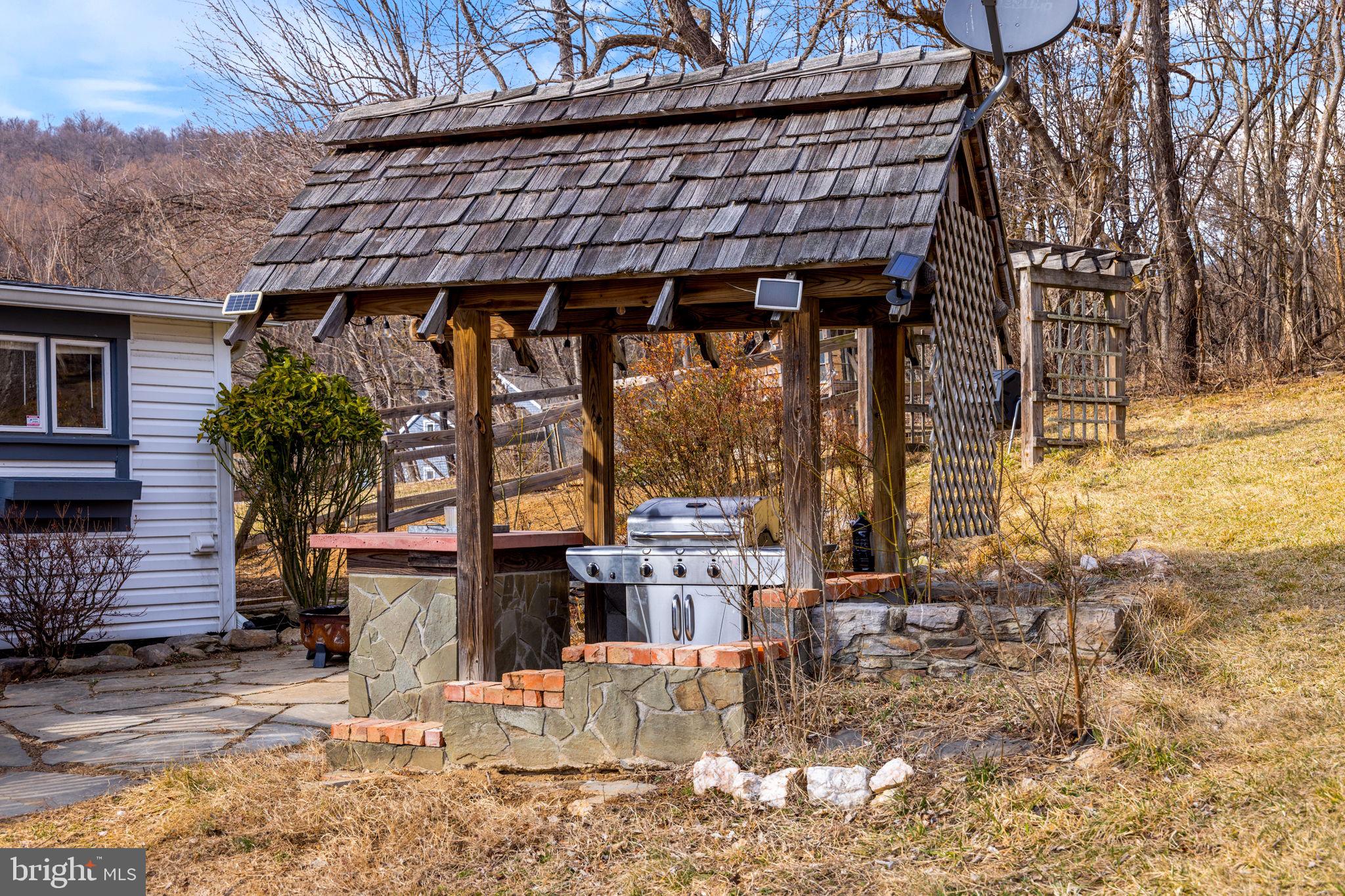 BETWEEN HILLS - Residential